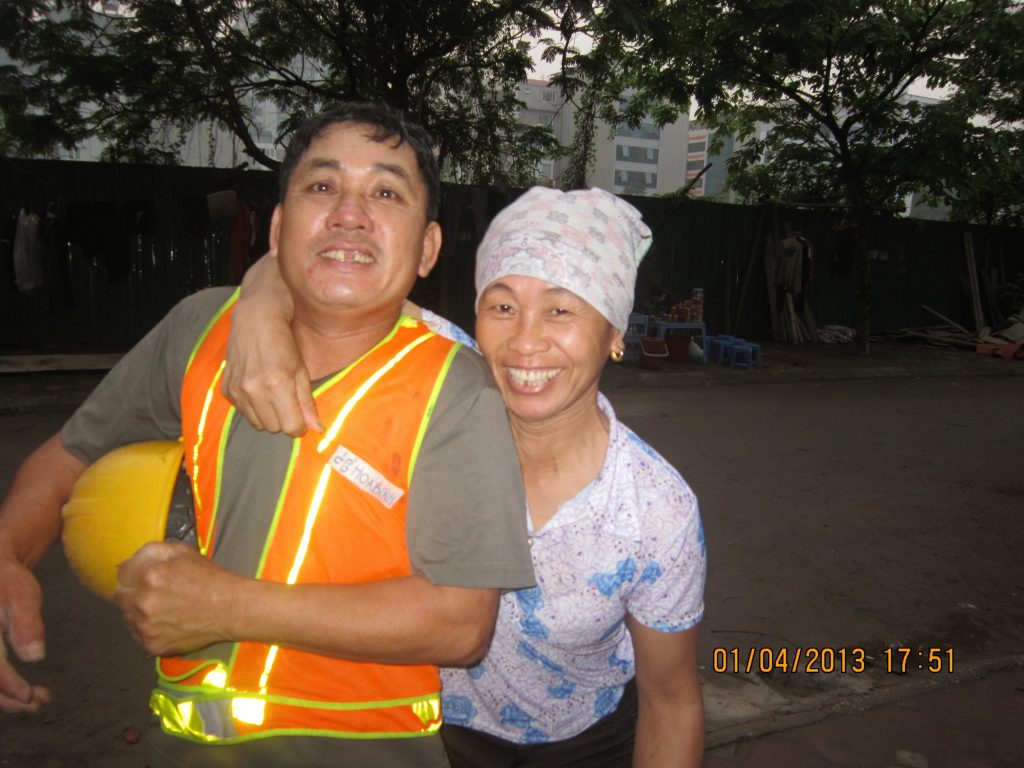 Niềm vui của người lao động trở về nhà an toàn sau mỗi ngày làm việc